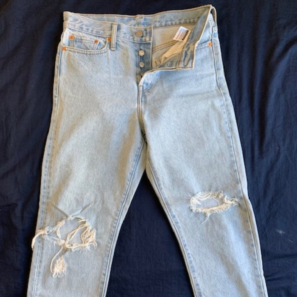Distressed Levi's Wedgie Jean
